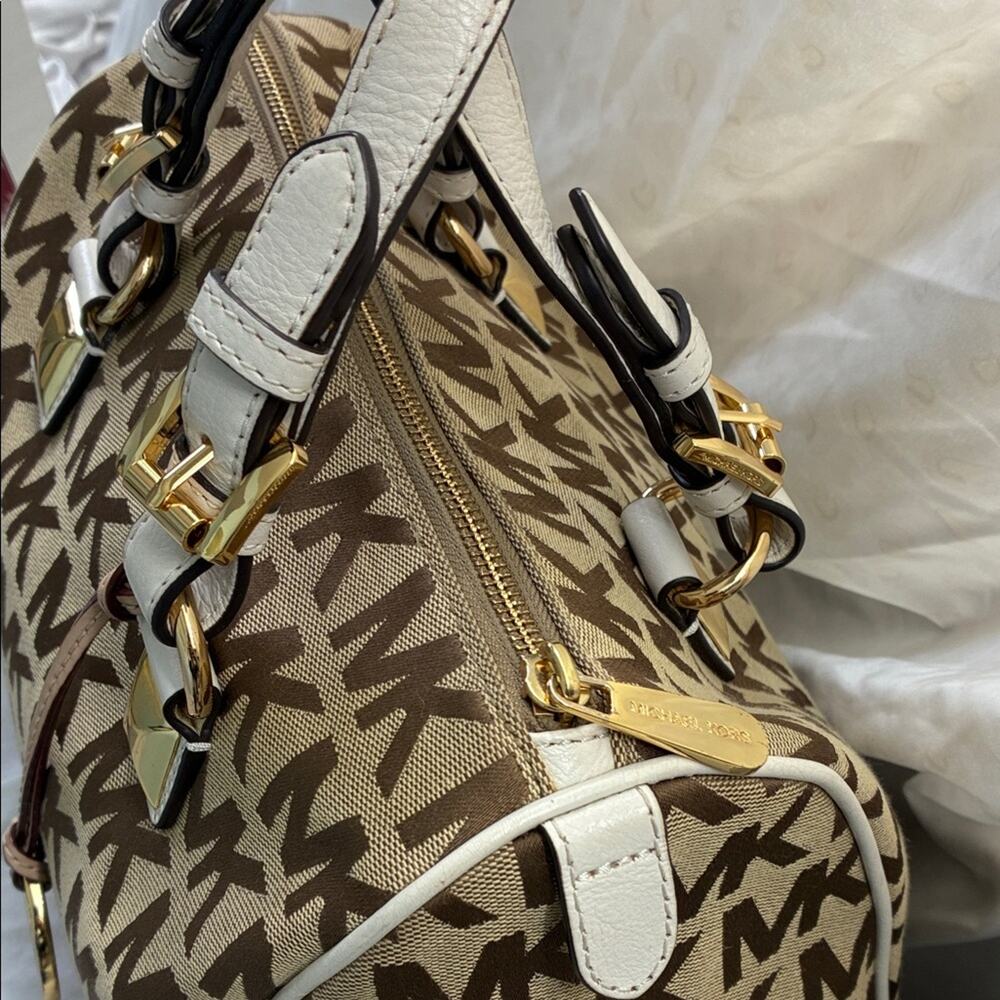 Michael Kors Grayson Monogram Handbag - Picture 4 of 9